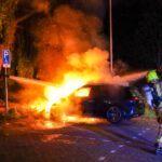 Auto volledig uitgebrand aan Watermolen in Maassluis